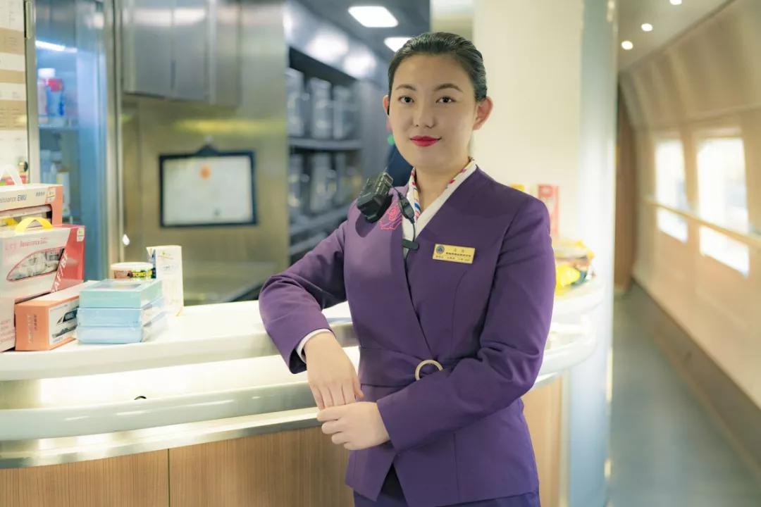 高铁餐服长是干嘛的,高铁餐服有哪些