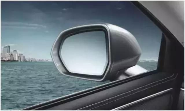 怎么从后视镜判断与后车的车距,夜间开车如何通过后视镜判断车距