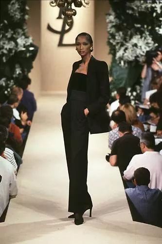 那个卖口红的YSL,教会女孩不色情的穿黑*袜丝**