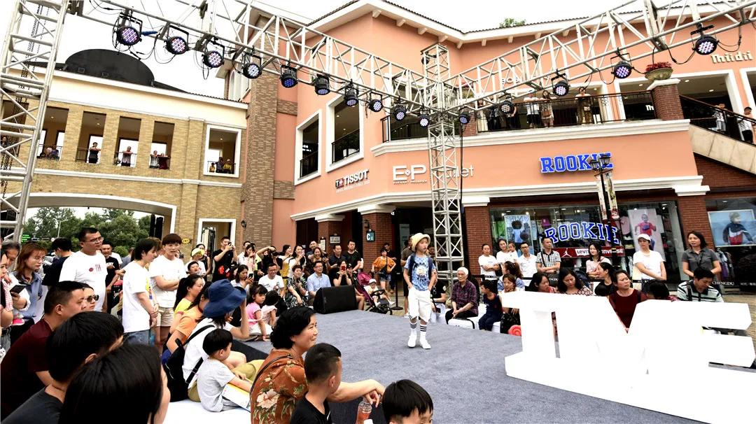 赛场上“血拼”,赛场外双流这些地方等你来shopping……