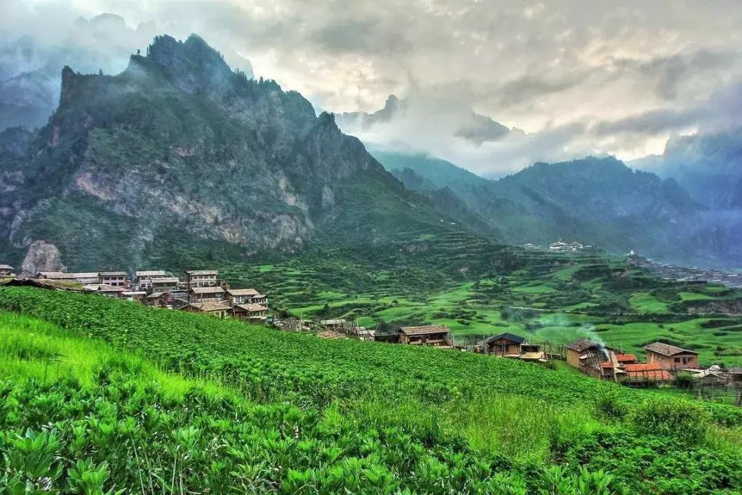 甘肃四大石林，独特的旅行风情体验