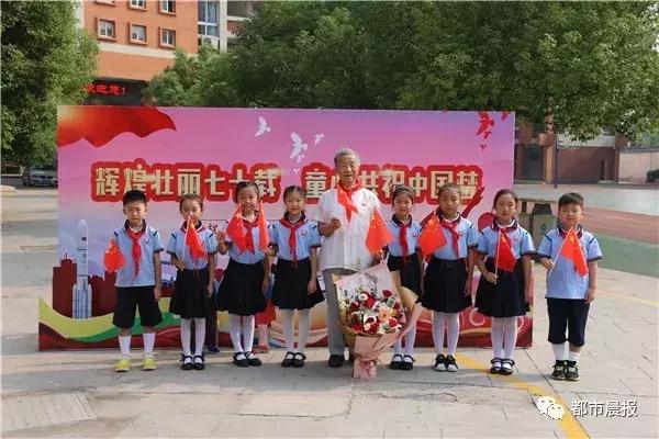 唐装、旗袍、英伦风,徐州各校的校服“秀”出新高度