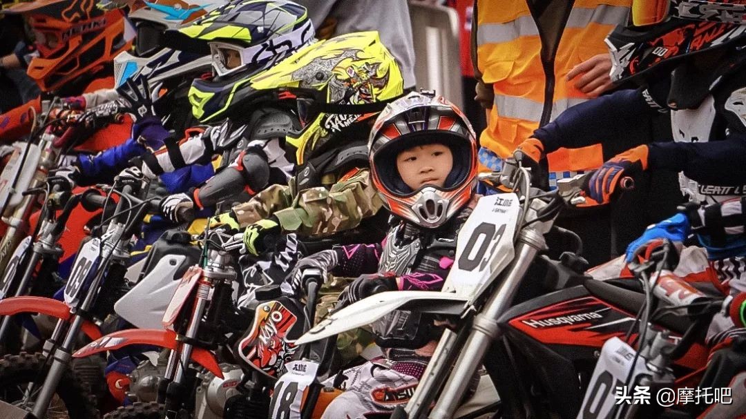 这摩托真好喝。。。不对....这酒真好骑！