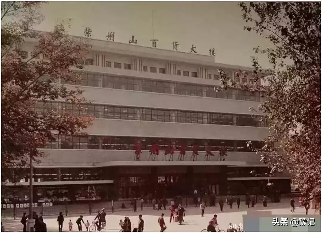 郑州十年的变化,郑州78岁老人为变年轻花30万