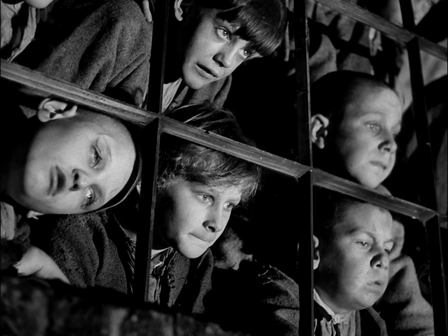 评分8.2，英国版《三毛流浪记》，狄更斯经典之作的银幕化范本