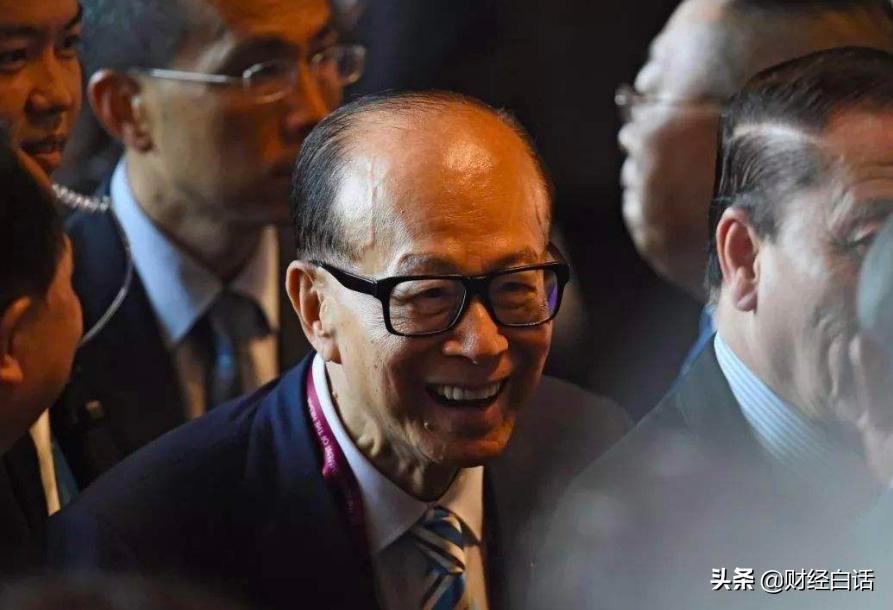 对抗秃头“钱景”大：富豪花30万植发，巨头力捧“生发药”