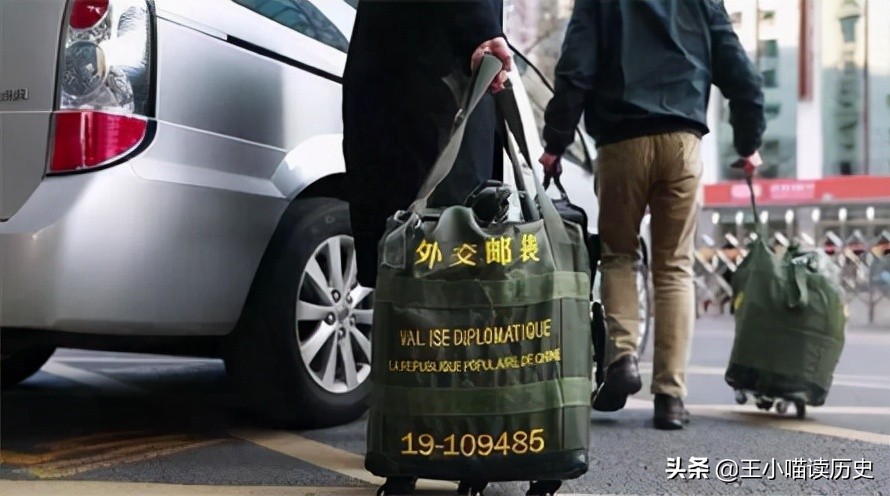 外交特权背后的黑暗：蔡英文团队曾利用专机*私走**26415条香烟