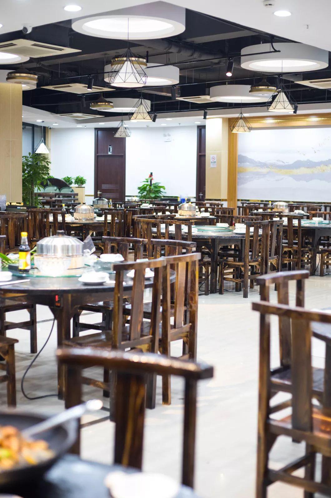 宝安人的顺德饭堂，生蚝用木桶蒸，还加黑松露