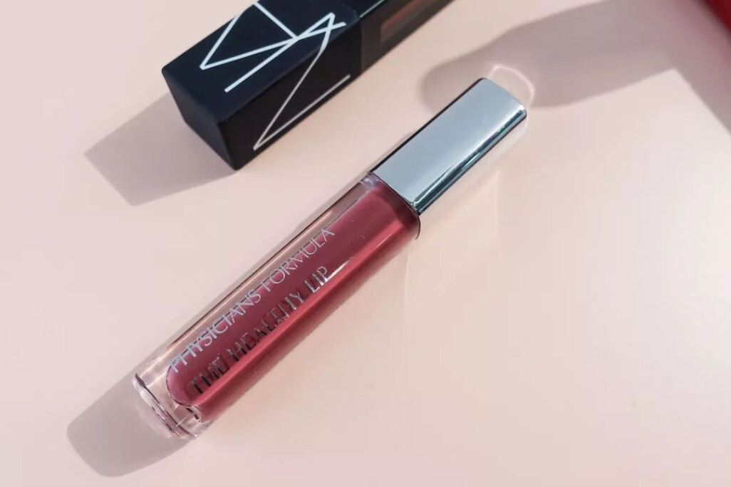 唇釉脱色又沾杯？8支当红唇釉大比拼哪支最防沾杯