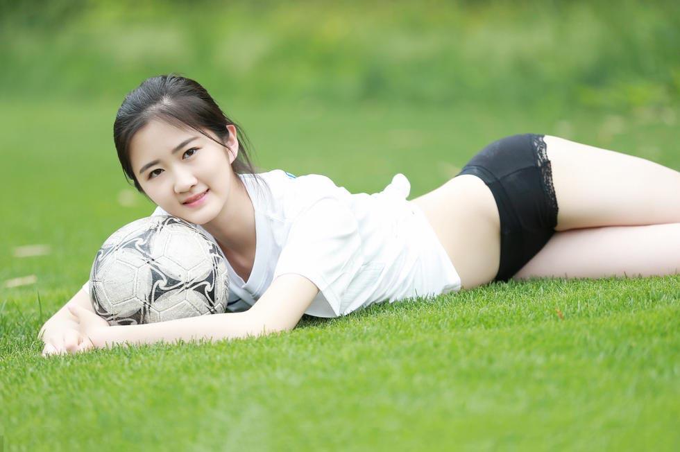 高清图活力四射足球宝贝,清纯足球宝贝写真女壁纸