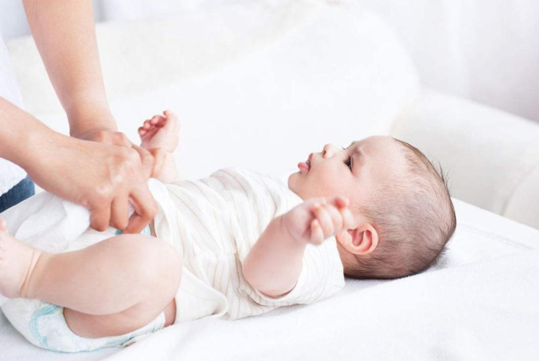 小婴儿一天需要吃多少,各阶段纸尿裤需求量