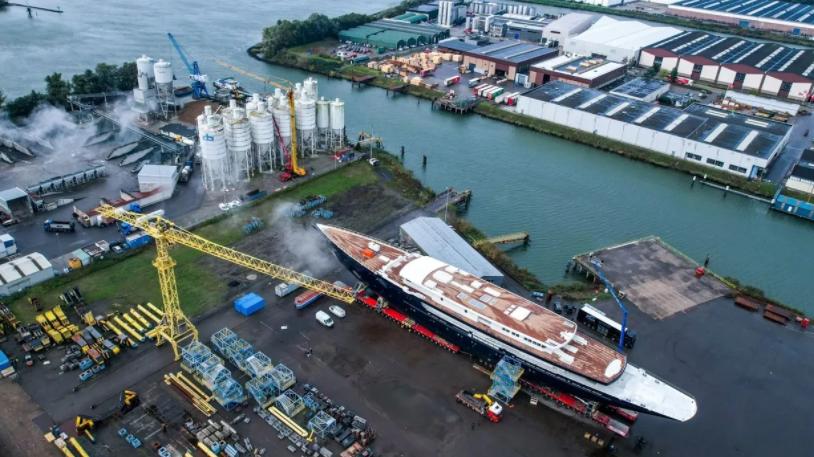 世界第二富豪的海上秘密城堡！走进JeffBezos的最新超级游艇