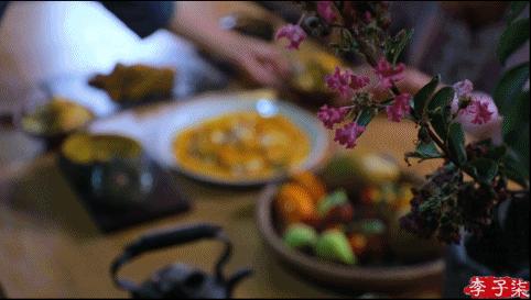 李子柒田园生活的魅力在哪里,当李子柒看到了不一样的田园生活