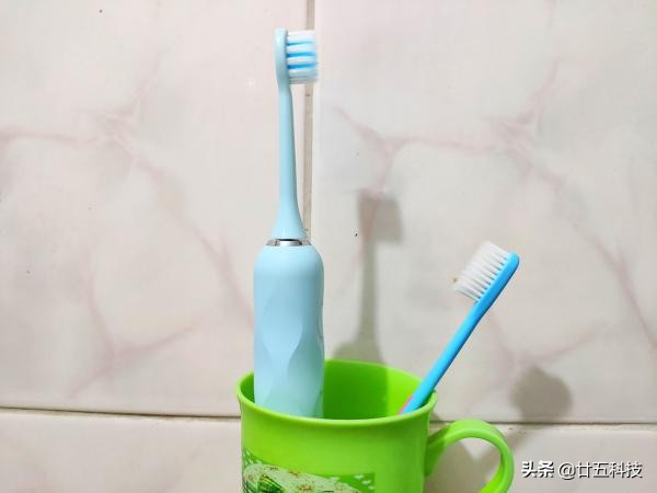 电动牙刷推荐100以内续航持久性强,实测入门必备的一款电动牙刷