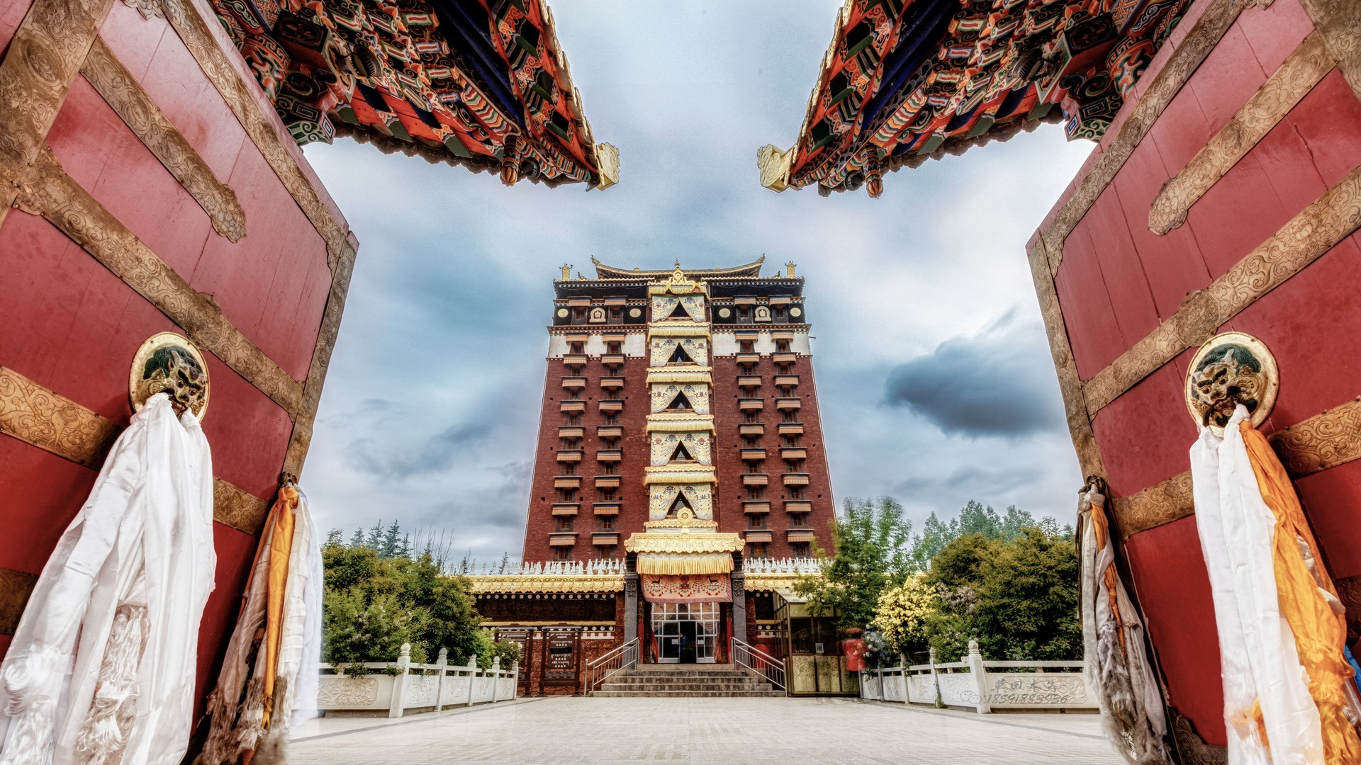 甘肃最罕见的寺庙是哪个,甘肃有个建在石崖上的寺庙