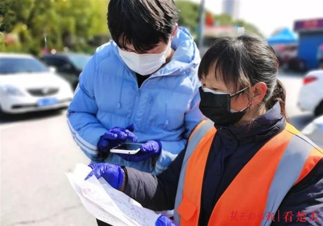 他们为全村代购，手写了满满几页清单