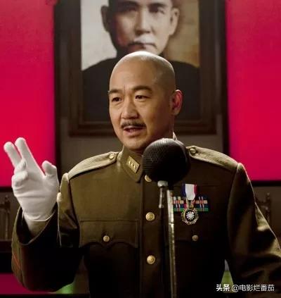 王劲松演蒋介石全身像,王劲松扮演蒋介石像吗