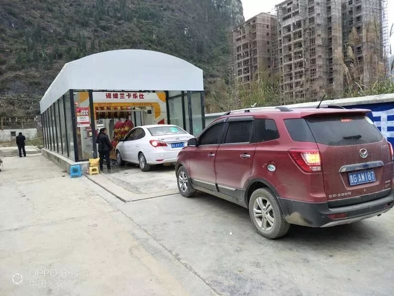 本想加个油，一不小心还蹭了个网红洗车