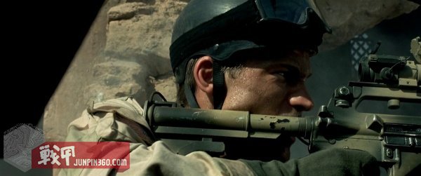 美国黑鹰战机坠落视频,十部顶级战争大片黑鹰坠落