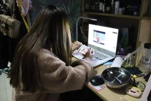 大学可以分期付款买手机吗,大学建议分期买手机吗