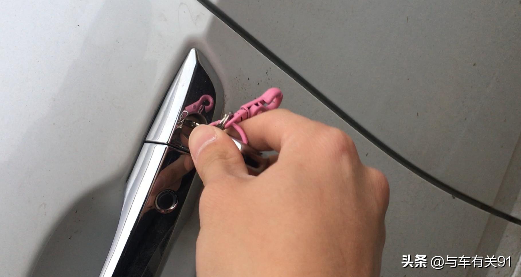 不带一键启动车钥匙没电怎么打火,一键启动钥匙没电了车怎么打火