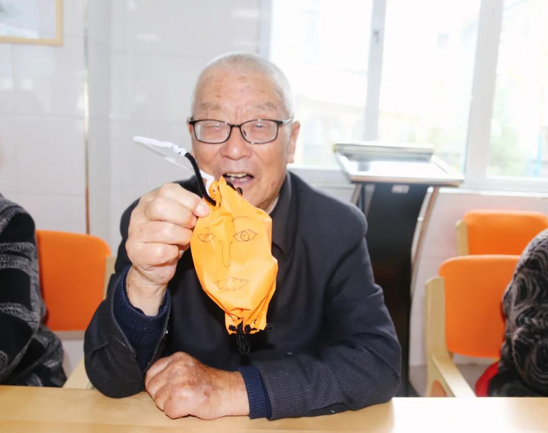 万圣节制作南瓜灯分享,万圣节南瓜灯里的糖果