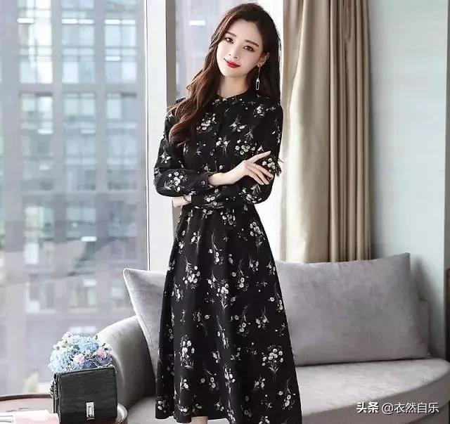 今年最流行碎花裙中长款,比较老气的碎花裙怎么穿出时尚感