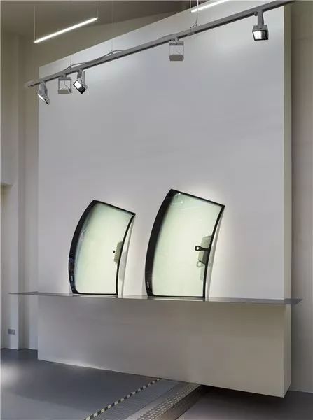 从濒临倒闭到年营收25亿,从濒临倒闭到市值266亿