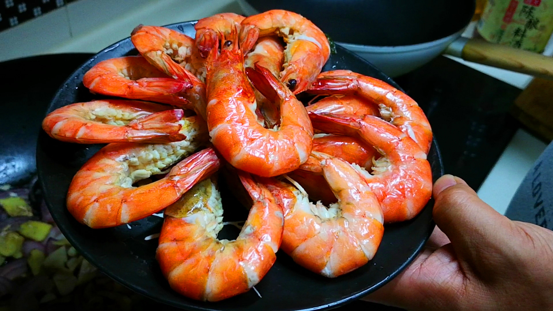 做大虾不用放水的做法,做大虾最简单的方法不加料酒