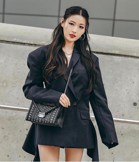 韩流风又起来了，短款夹克+卷边牛仔裤，帅气得不行，第5套更好看