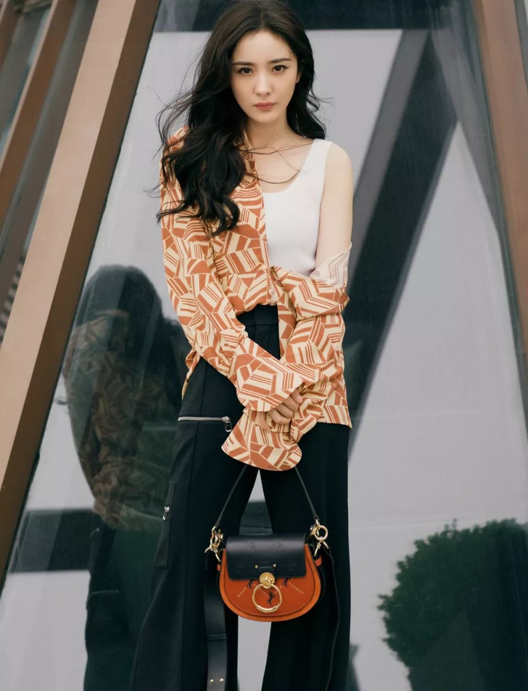 当代女生包包一般多少钱,女子买名牌包完整版