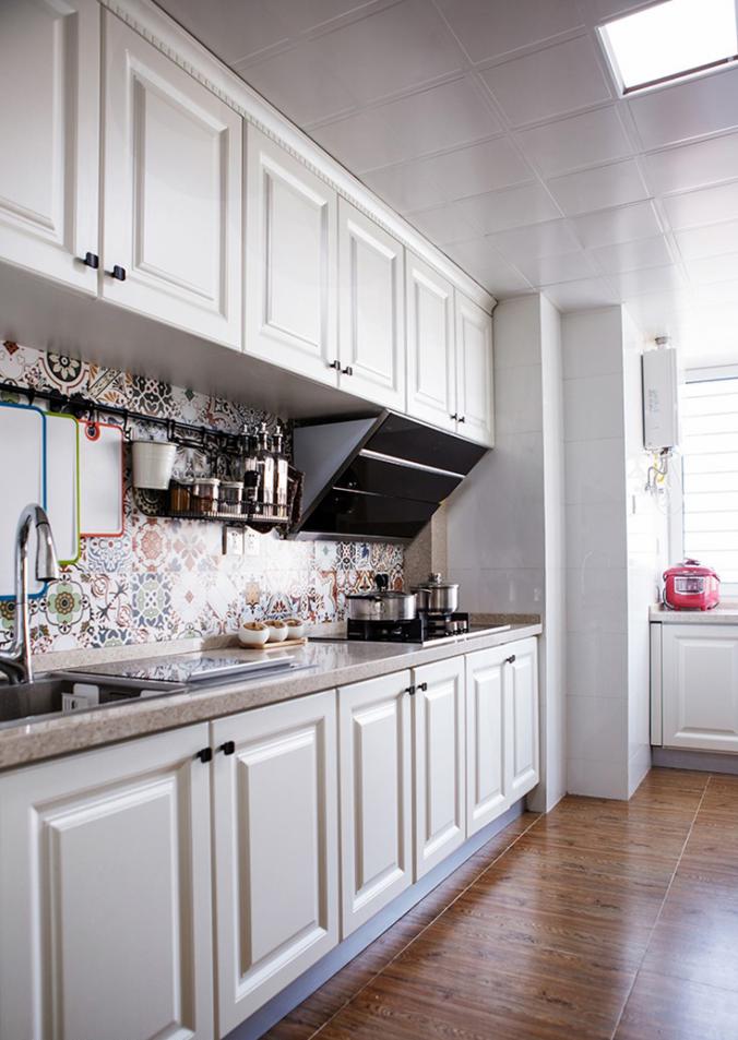 胡桃木橱柜黑色台面最佳配色,橱柜定制配色奶油白跟什么配