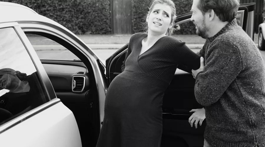 在家临产羊水破了怎么办,没到预产期羊水破了