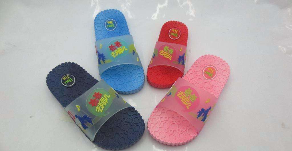 拖鞋黑黑的污垢是什么物质,拖鞋的污垢怎么才能刷干净