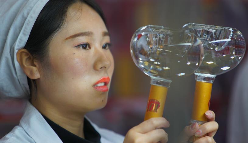 零距离体验一瓶好酒的诞生见证华山论剑西凤酒的好品质专线造