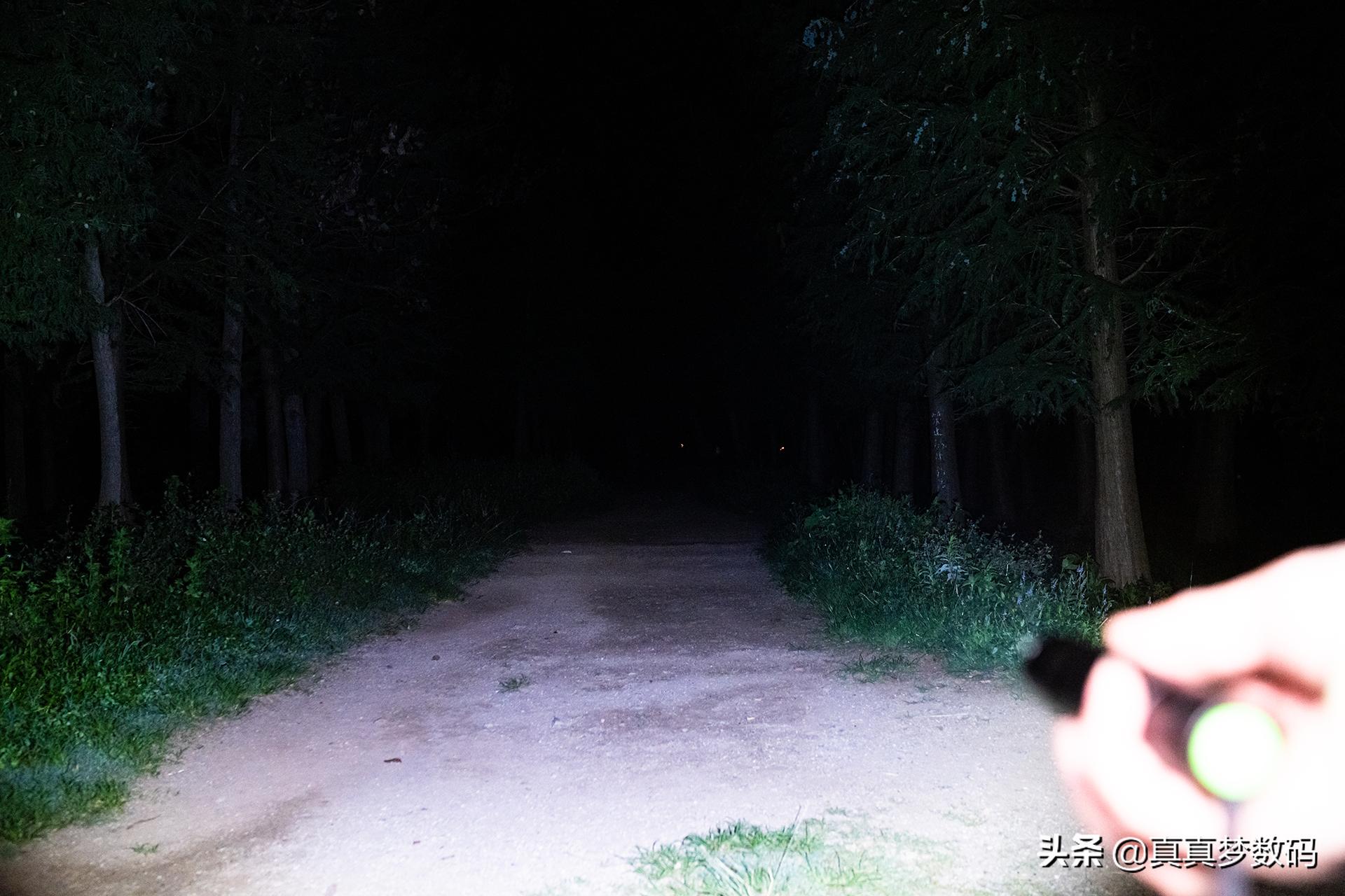 2021强光手电选购经验篇一:盘点我的高性价比强光手电筒