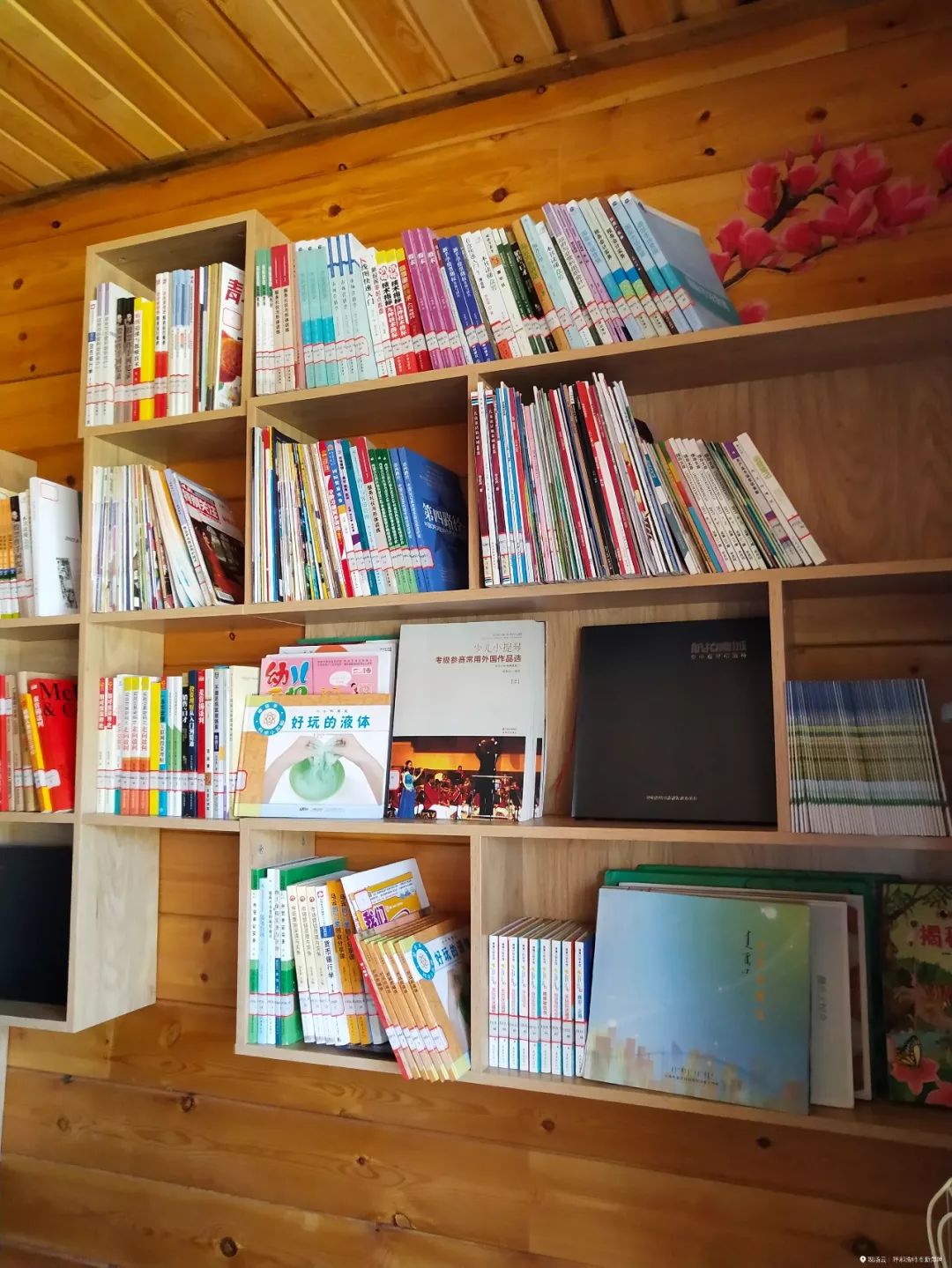 酒吧、超市展览馆这么Fashion的青城驿站，你还认为这只是厕所吗