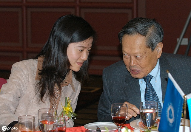 杨振宁与翁帆关系好吗,杨振宁为啥会爱上翁帆