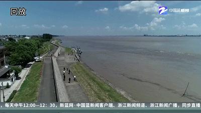 钱塘江大潮飞涌而上,钱塘江大潮奔涌而来