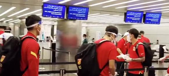 国足警车开道,国足大巴警车开道