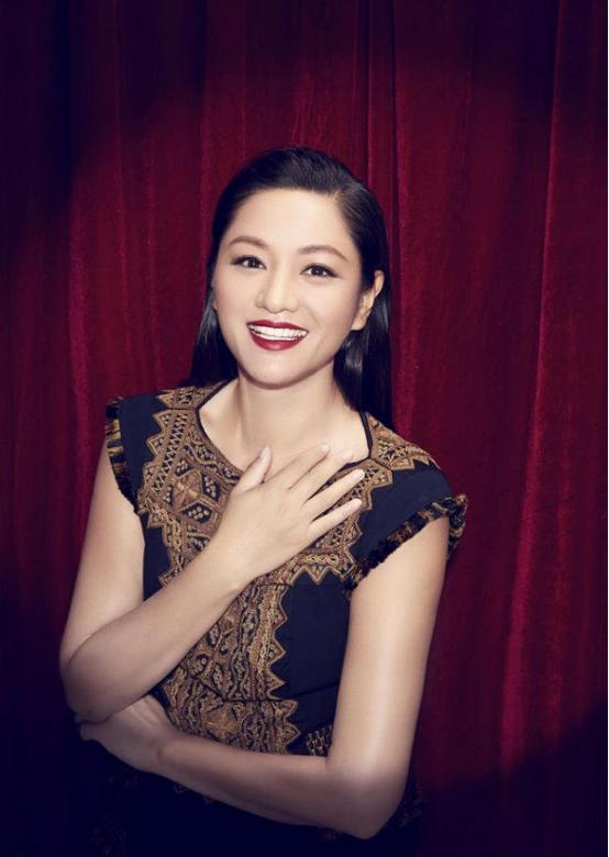 瞿颖真是太会保养了，48岁的年纪皮肤状态似少女，谁看了不羡慕