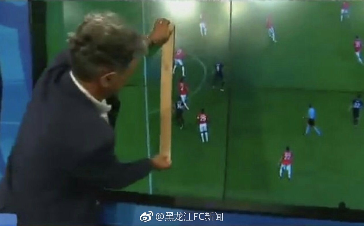 文化输出diss,足球裁判奇葩判罚视频