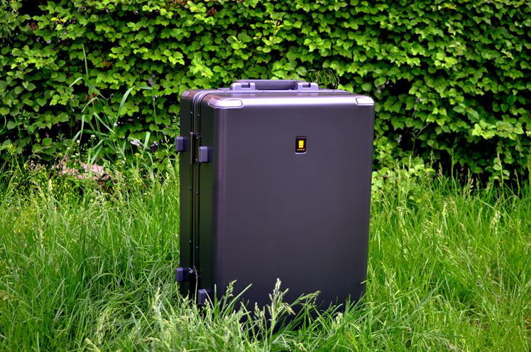 又要值乘了，放下背包拎起皮箱，地平线8号拉杆箱体验