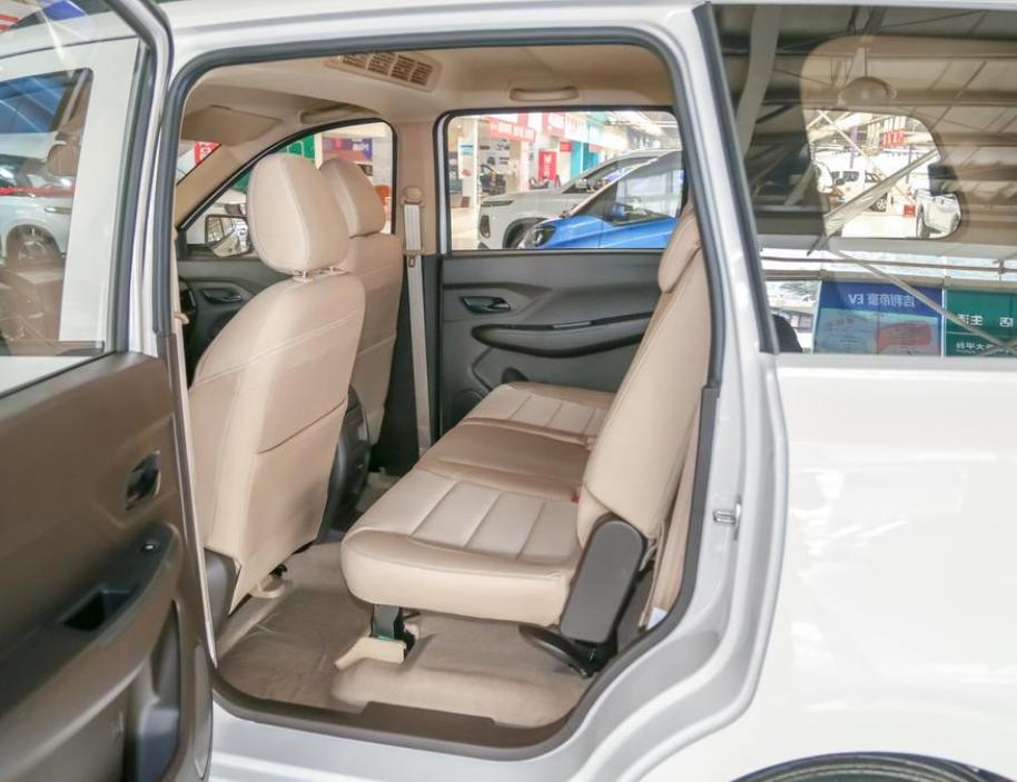 五菱宏光1.2排量试驾视频,五菱宏光一二三代比较