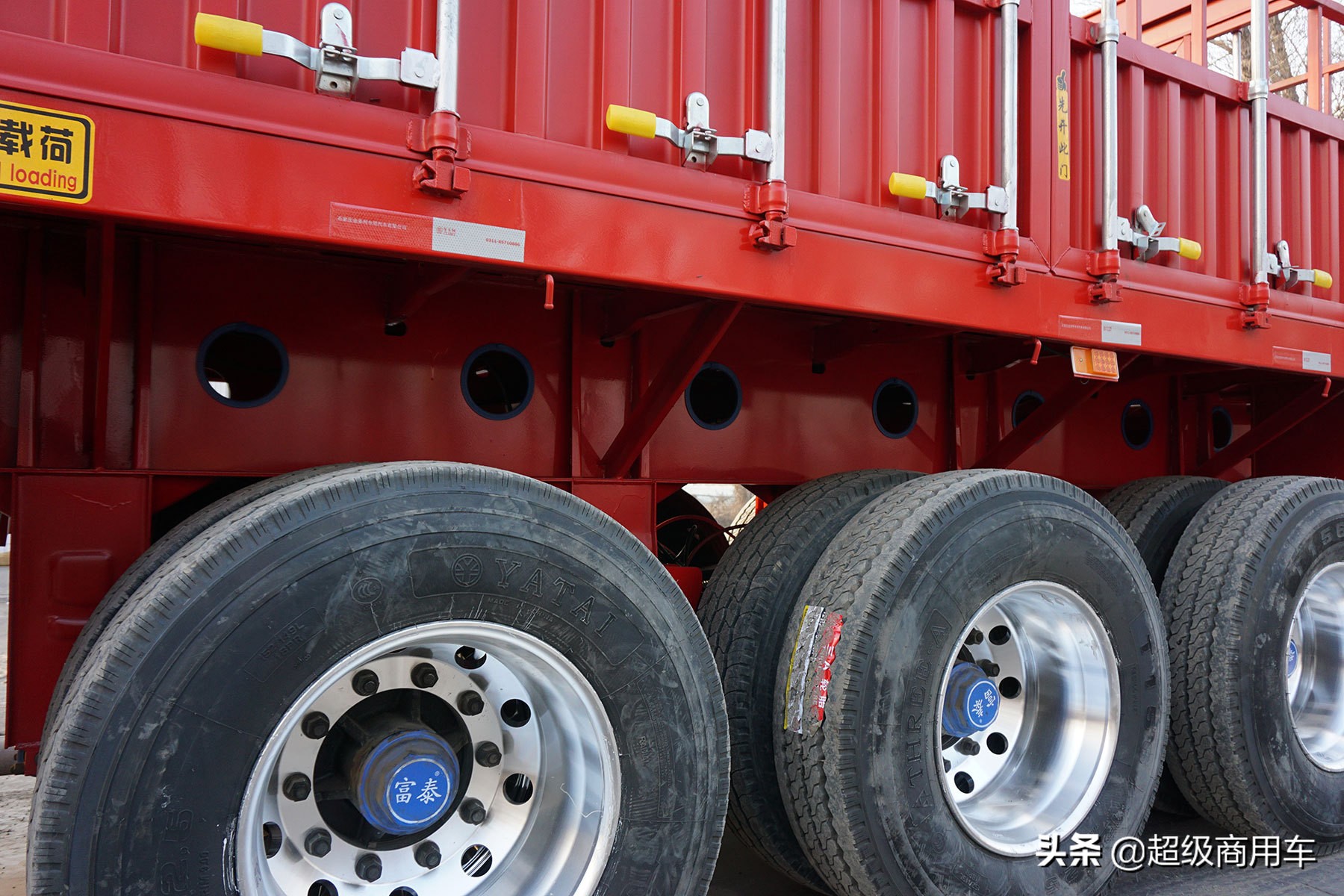 乘龙h5单桥自卸3.8米轴距定制版,乘龙h5vlng牵引车多少吨