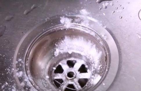 装修师傅把地漏堵了要怎样疏通,地漏堵住了该怎么疏通最简单方法