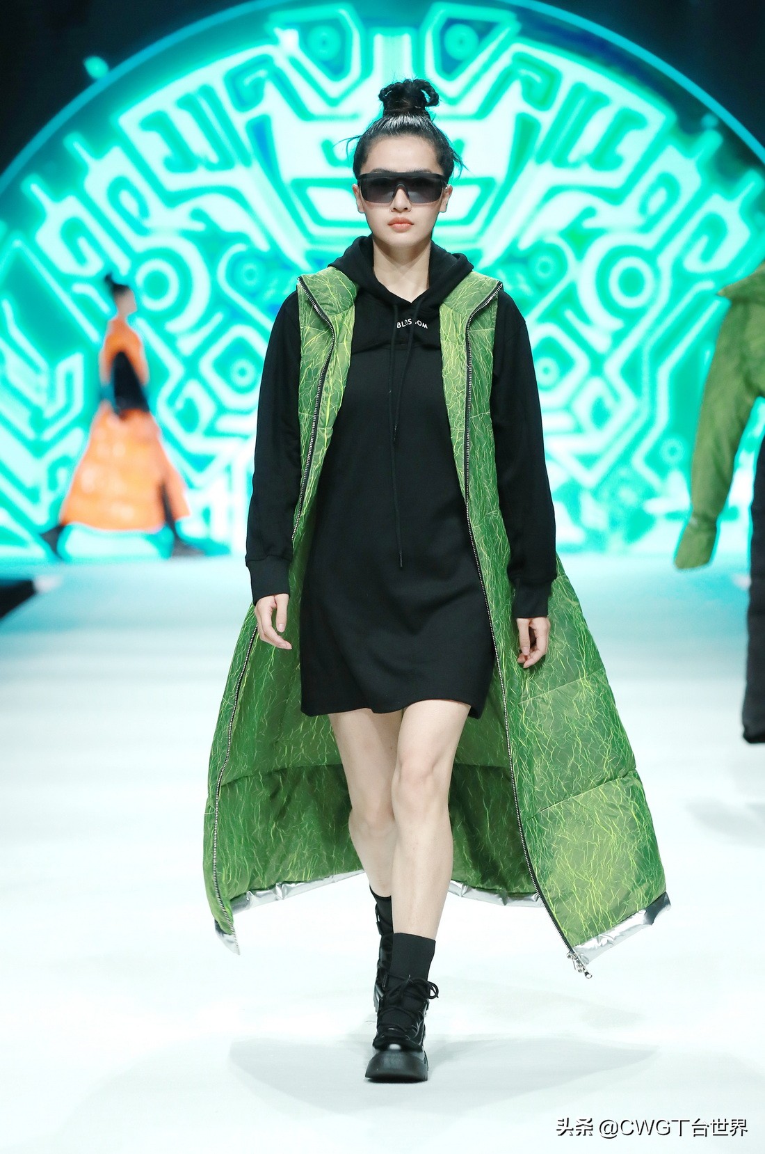 亦帛时尚羽绒服是品牌吗,亦帛时尚2021冬羽绒服发布会