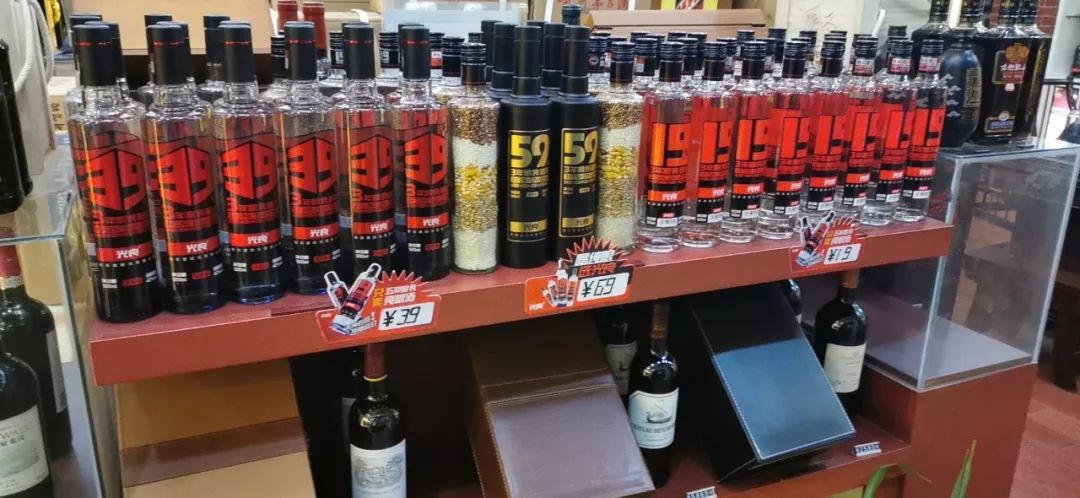 光瓶酒的两位“门外汉”，为什么都把第一次给了光良？