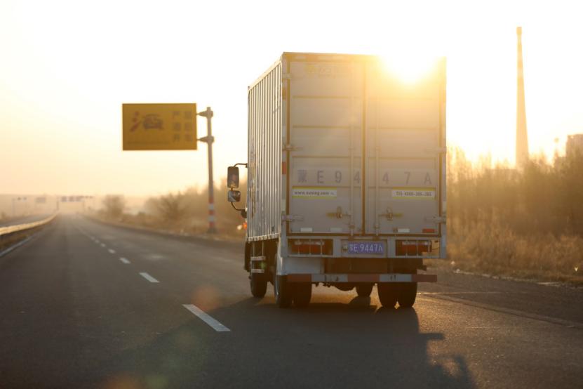 草原上的快递小哥,苏宁火箭小哥