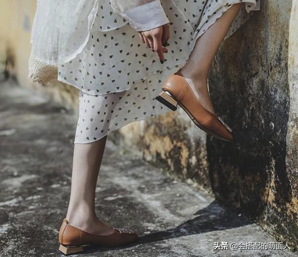 分享女生秋冬季必备的七种鞋子 (秋冬必备百搭鞋子时髦又好看)